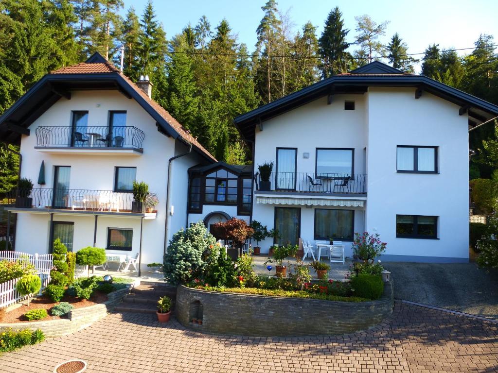 Kronig Apartment